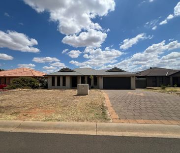 Spacious Family Living in Sought-After Delroy Park - Photo 5