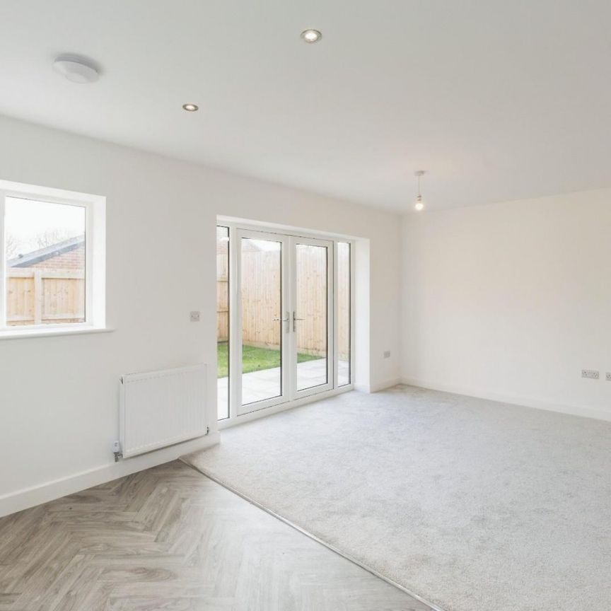 2 bedroom Bungalow To Let - Photo 1