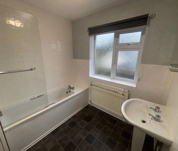 4 bedroom detached house to rent - Photo 4