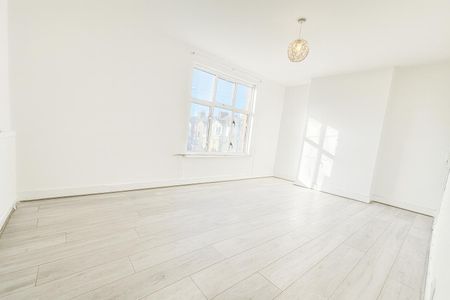 2 Bedroom Flat To Let - HP11 - Photo 2