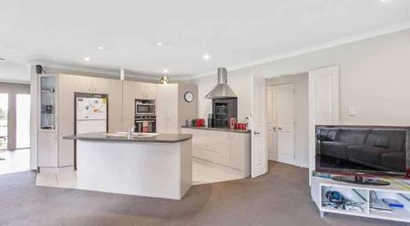 Four bedroom home in Pukekohe! - Photo 2