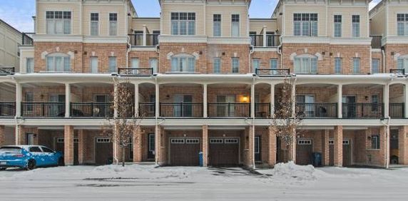 4 bedroom 3 bath Townhouse in North Oshawa - Photo 2