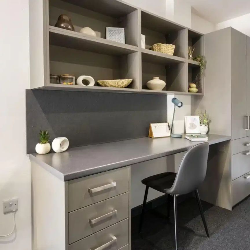 Bronze Studio - Photo 1