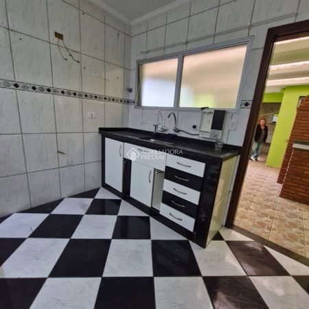 Casa com 3 quartos e 201m² para alugar em Vila Pires, Santo André. - Foto 3