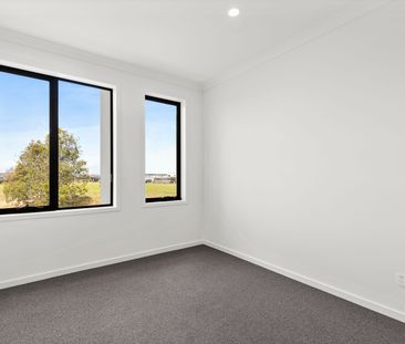 Brand New with 3 Bathrooms! - Photo 6