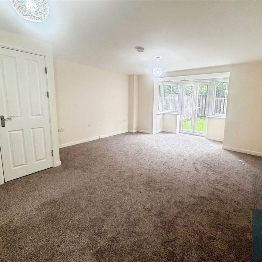 Clare Hill, Huddersfield, HD1 - Photo 1