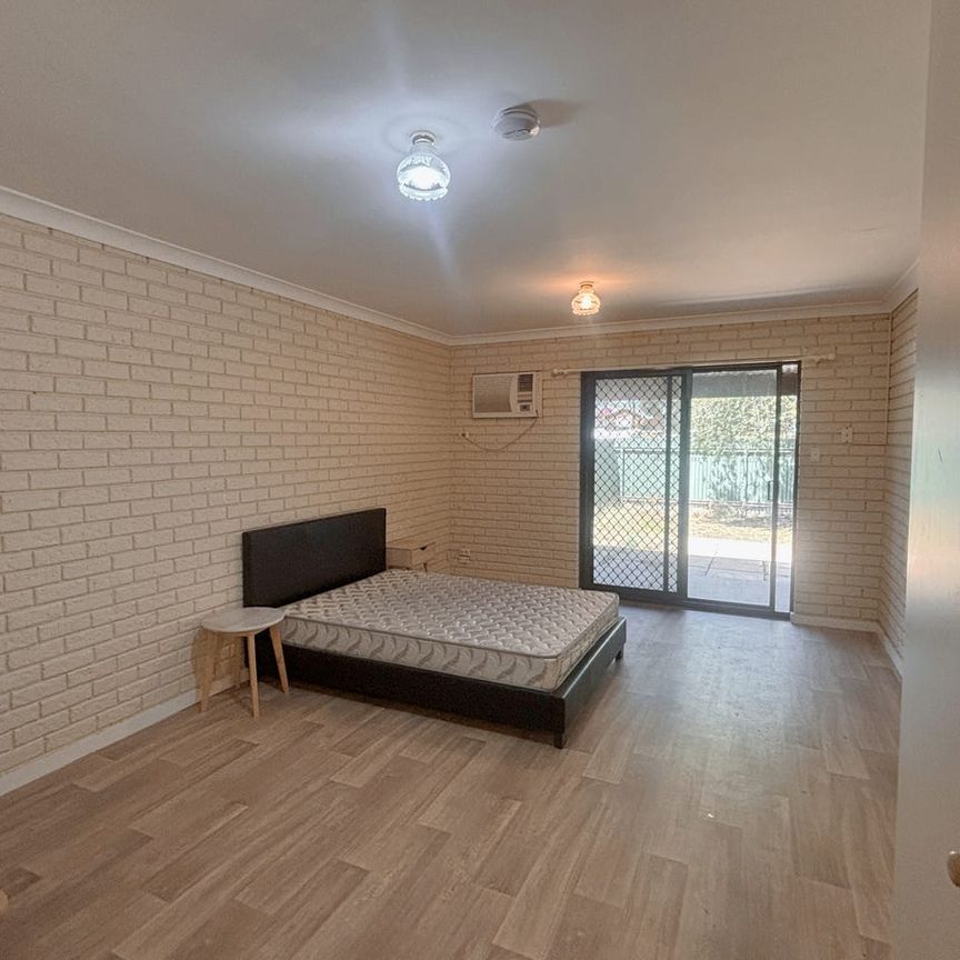 One Bedroom Furnished Unit - Photo 1