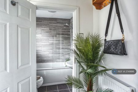 3 bedroom terraced house to rent - Photo 4