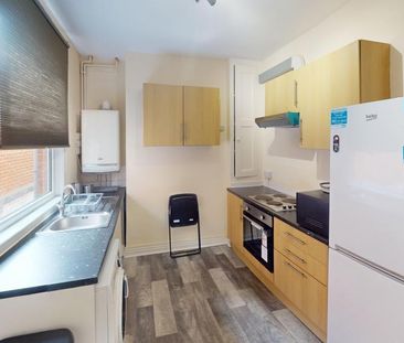 3 bedroom terraced house to rent - Photo 4