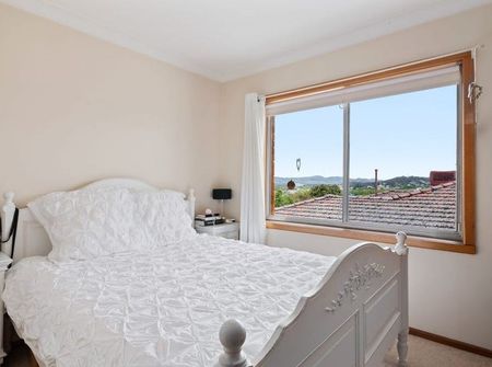 Spacious 3-bedroom Home With Panoramic Views - Photo 5