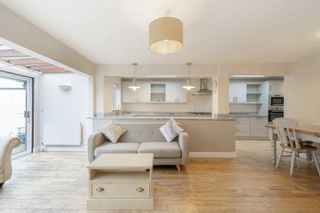 4 bedroom bungalow to rent - Photo 2