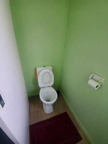 1 bedroom self-contained flat - Photo 3