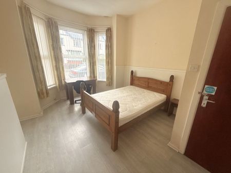 81 Wellesley Avenue, Belfast BT9 6DH - Photo 3