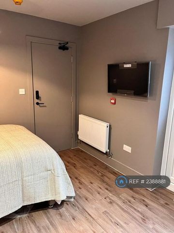 1 bedroom in a house share to rent - Photo 5