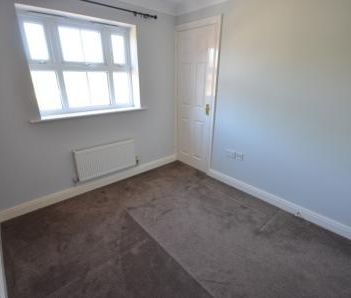 4 bedroom Detached house To Let - Photo 4