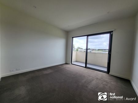 Luxurious 2 level home in Kew! - Photo 5