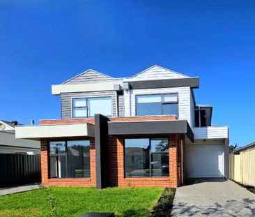 Designer Townhouse for Lease - Photo 2