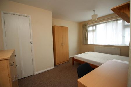 3 bedroom semi-detached house to rent - Photo 4