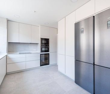 Luxury penthouse for rent in Madrid, Autonomous Region of Madrid - Photo 4