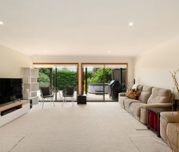 Spacious Family Oasis with Pool � Moments to Mona Vale Village - 6 ... - Photo 2