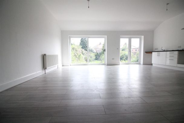 Great West Road, Isleworth - Photo 1