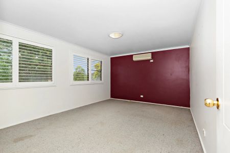 Four-Bedroom House - Photo 2