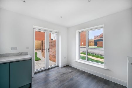 3 bedroom semi-detached house to rent - Photo 3