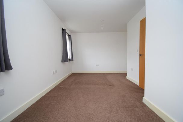 Kempston Road, Featherstone - Photo 1