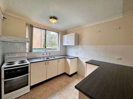 Townhouse in Picton! - Photo 2