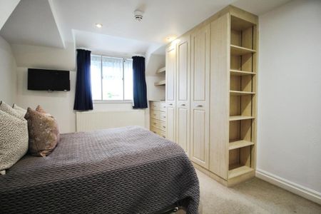 5 bedroom detached house to rent - Photo 2