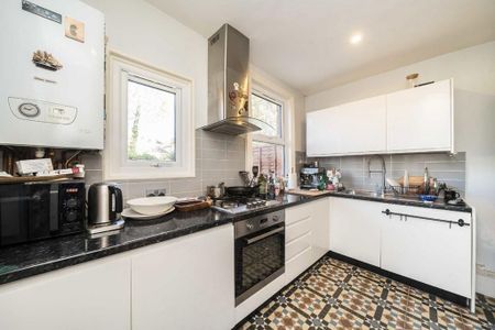 2 bedroom flat to rent - Photo 3