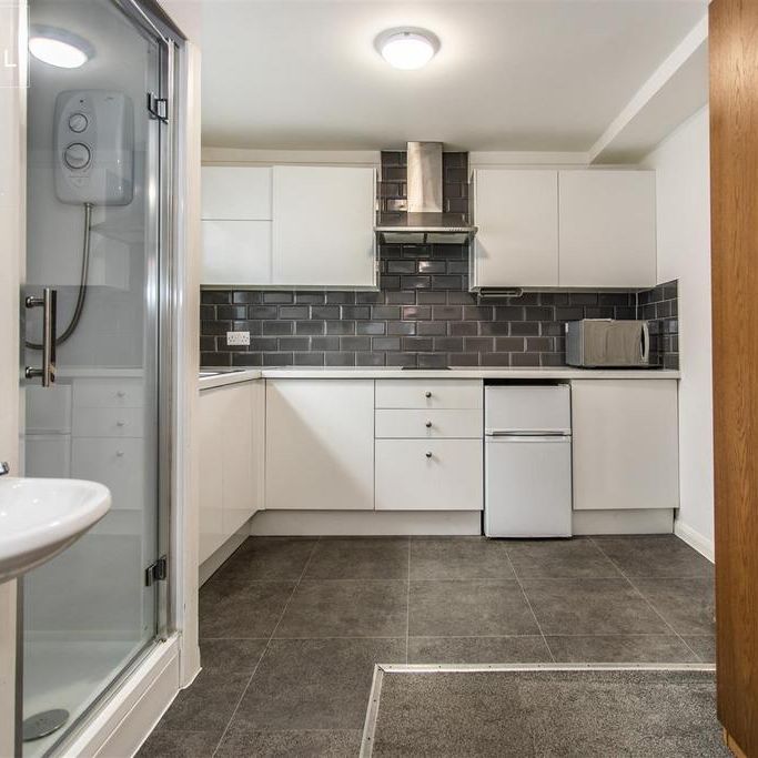 1 bedroom in a house share to rent - Photo 1