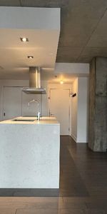 Spacieux et magnifique condo de deux chambres, idéalement situé dans le Vieux-Montréal. - Photo 4