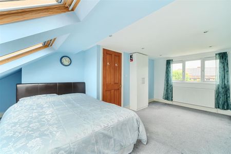 4 bedroom house - mid terrace - Photo 5