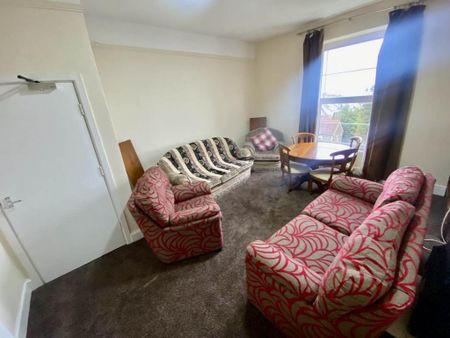 3 bedroom flat to rent - Photo 3