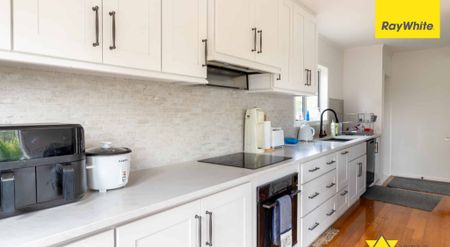 Welcome to this modern and spacious 4-bedroom, 1-bathroom home located at Birkdale. - Photo 4