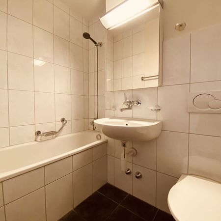 Helle und gemütliche 1 Zimmerwohnung mit Bad und Küche per sofort - Photo 4