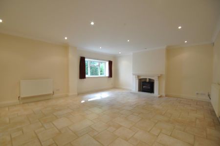 5 bedroom detached house to rent - Photo 2