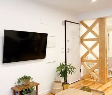 2-bedroom apartment for rent in Lisbon, bills included - Photo 2