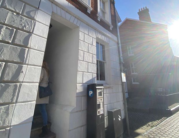 East St. Helen Street Room 3 - Photo 1