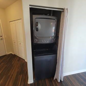 2 bed 2 bath +1 Den for rent - Photo 1