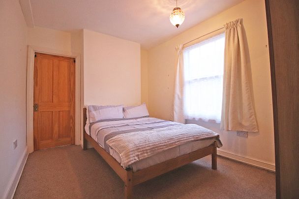 Room 3 Rutland Road, Bedford - Photo 1