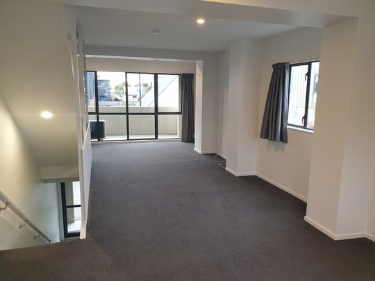 THREE BEDROOM APARTMENT – SINGLE GARAGE - Photo 1