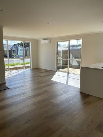 Easy Living - 4 bedrooms, 2 Bathrooms - Photo 3