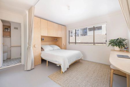 Stylishly Renovated Split-Level Apartment in Prime City Fringe Location - Photo 4