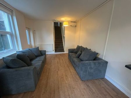 9 Bedroom Home – Student Let - Photo 2