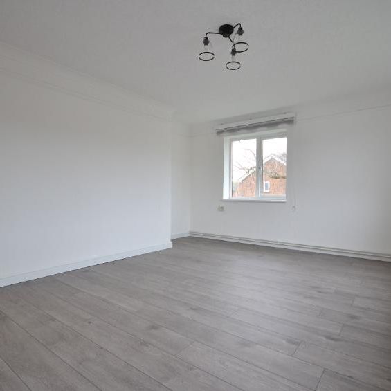 Columbia Way, King’s Lynn - Photo 1