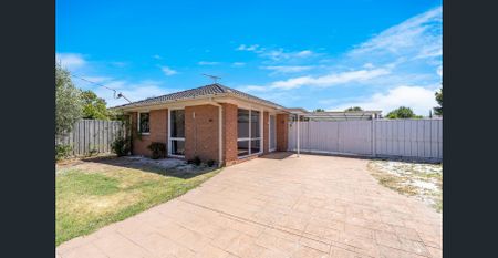 Comfortable Family Living Steps from Willmott Park Primary - Photo 4