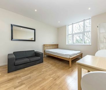 Bromyard Avenue - Photo 4