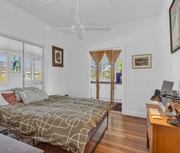 Highset Character Home - Photo 5